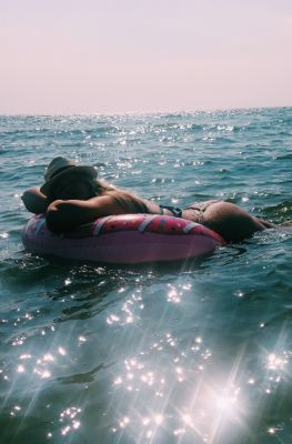 EVE, эротические фото